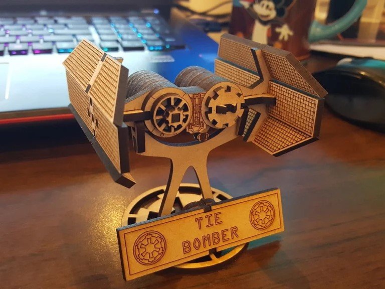 Laser Cut Mini Star Wars TIE Bomber With Stand Free Vector cdr Download - 3axis.co - 3D model önizlemesi