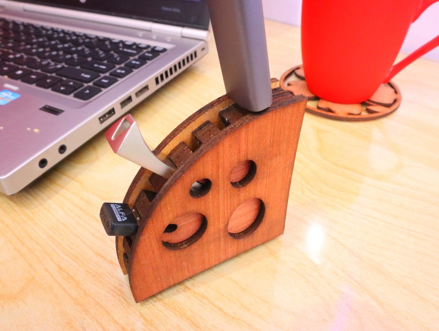 Laser Cut USB  Flash Drive Stand 4mm Free Vector